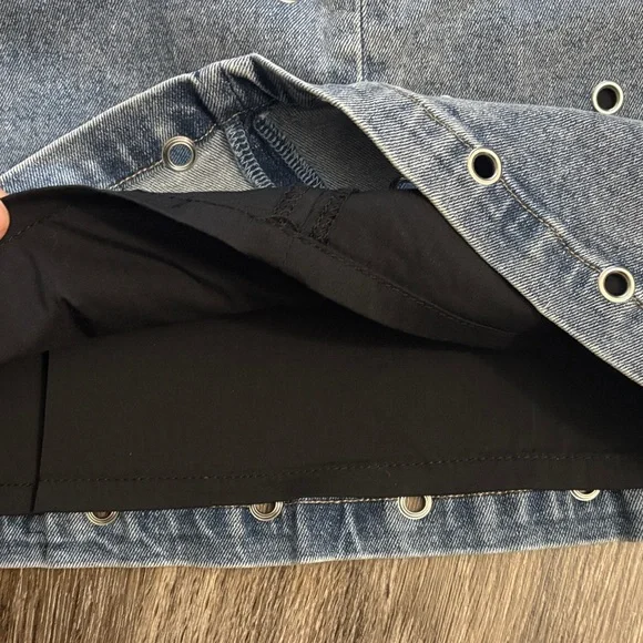 Avec Les Filles Grommet Denim Mini Skirt - Picture 6 of 10